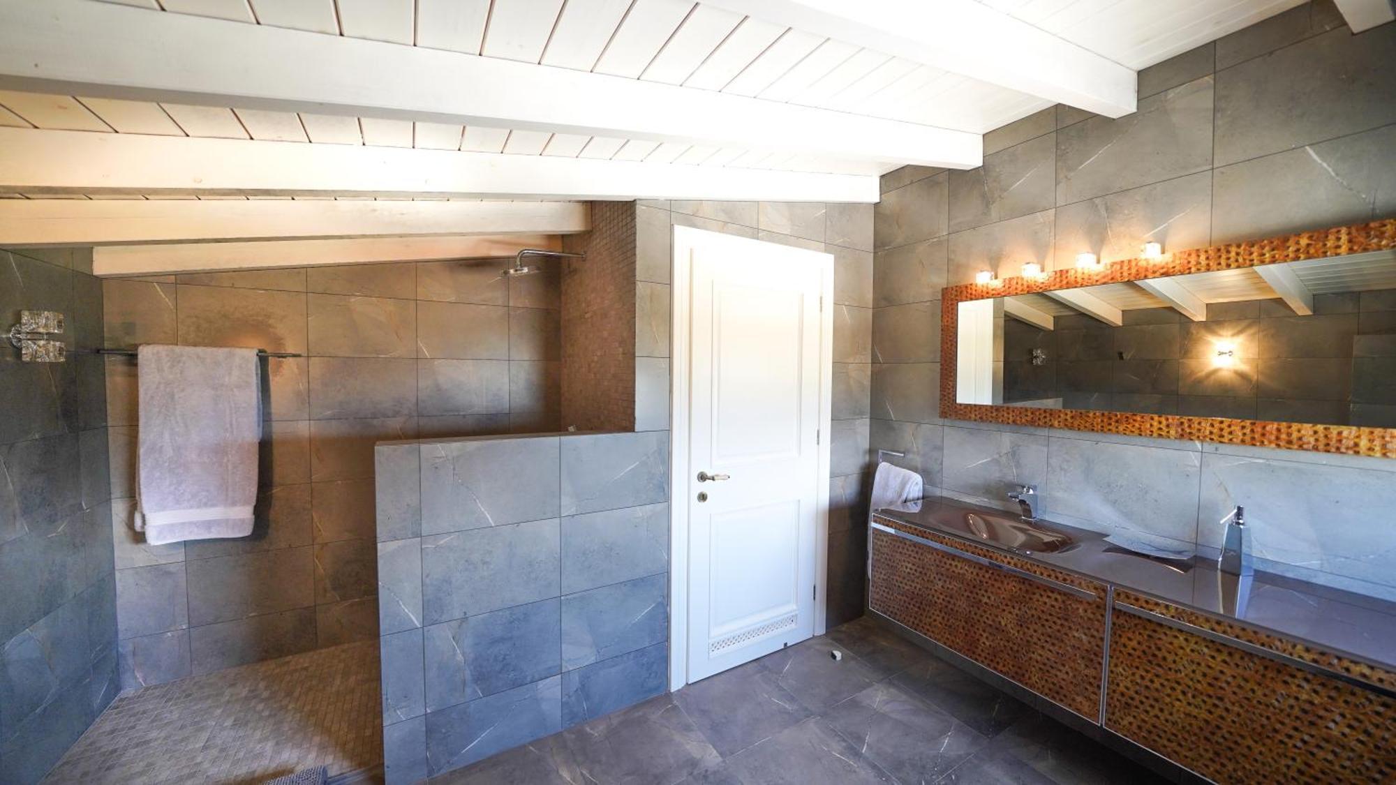 Luxury Villa Allure Dhafnes Esterno foto