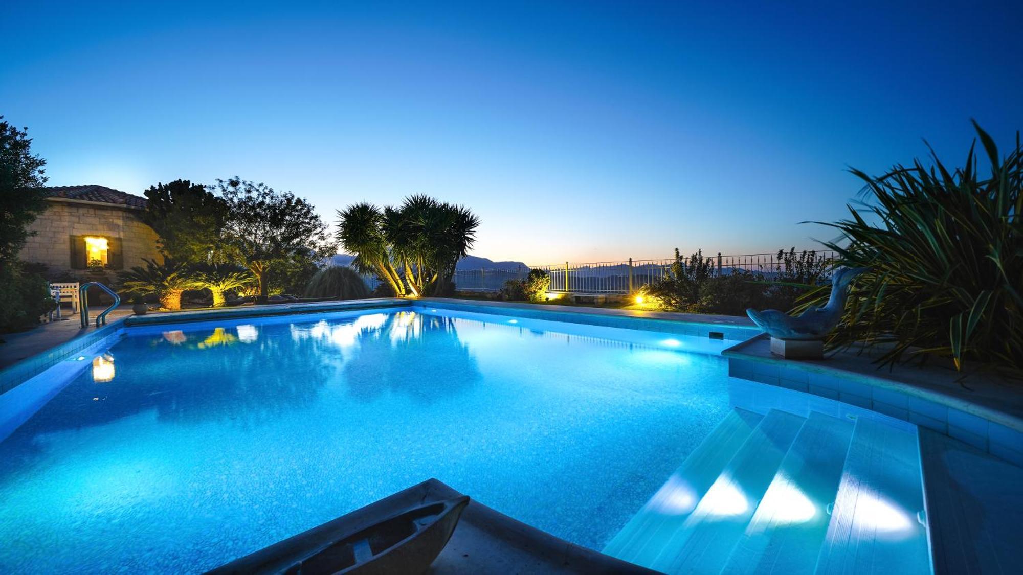 Luxury Villa Allure Dhafnes Esterno foto