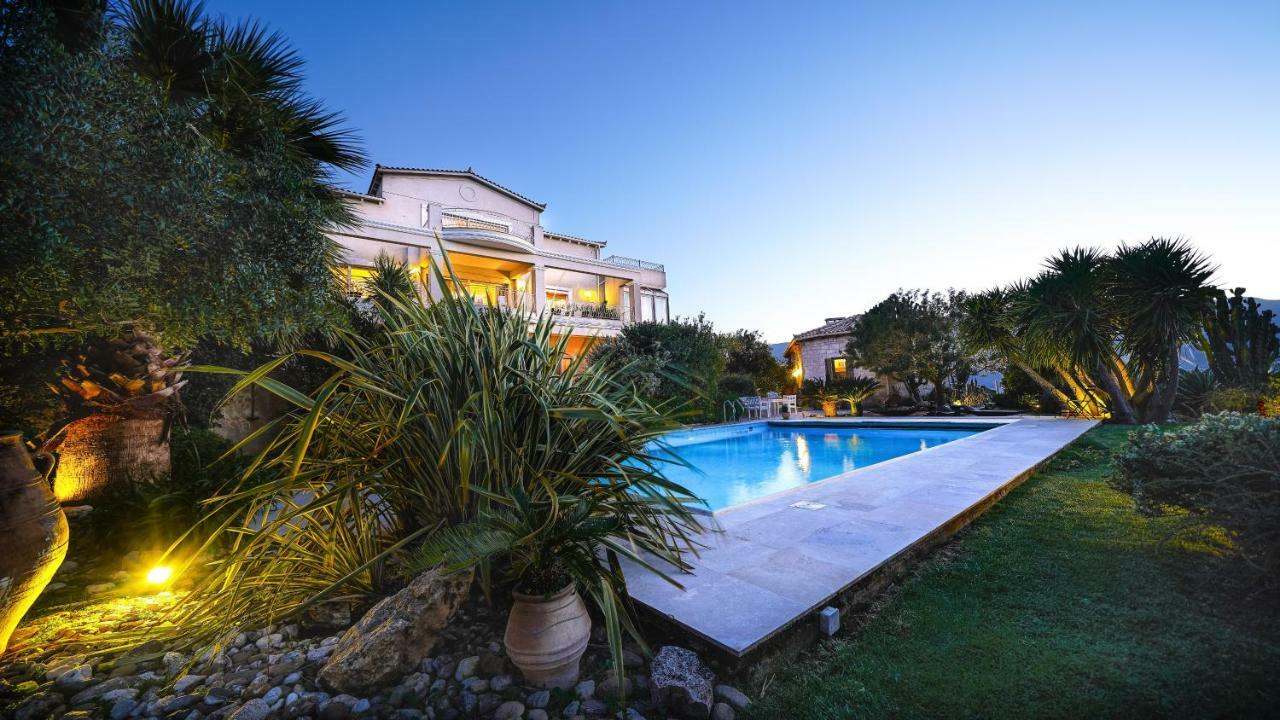 Luxury Villa Allure Dhafnes Esterno foto