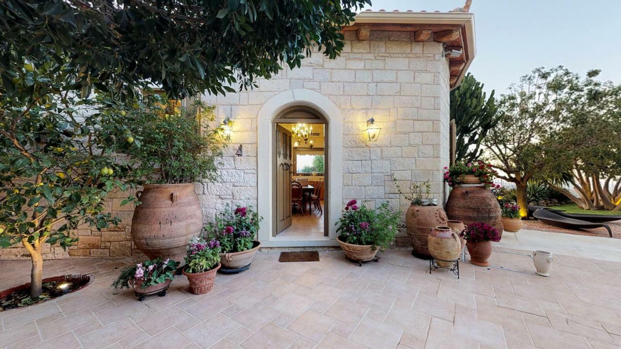 Luxury Villa Allure Dhafnes Esterno foto