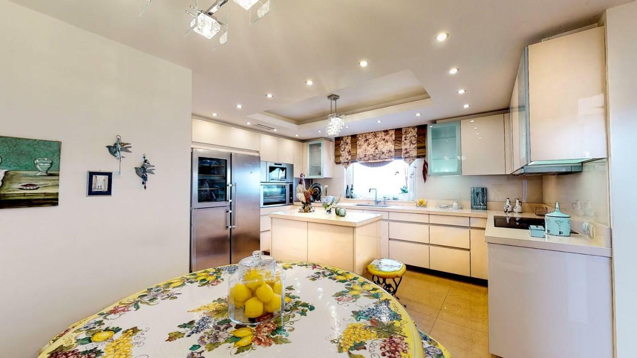 Luxury Villa Allure Dhafnes Esterno foto